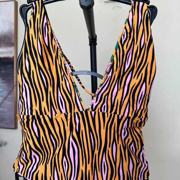 Maaji Fierce Flow One apiece Swimsuit NWOT Size M $154 - Picture 12 of 15